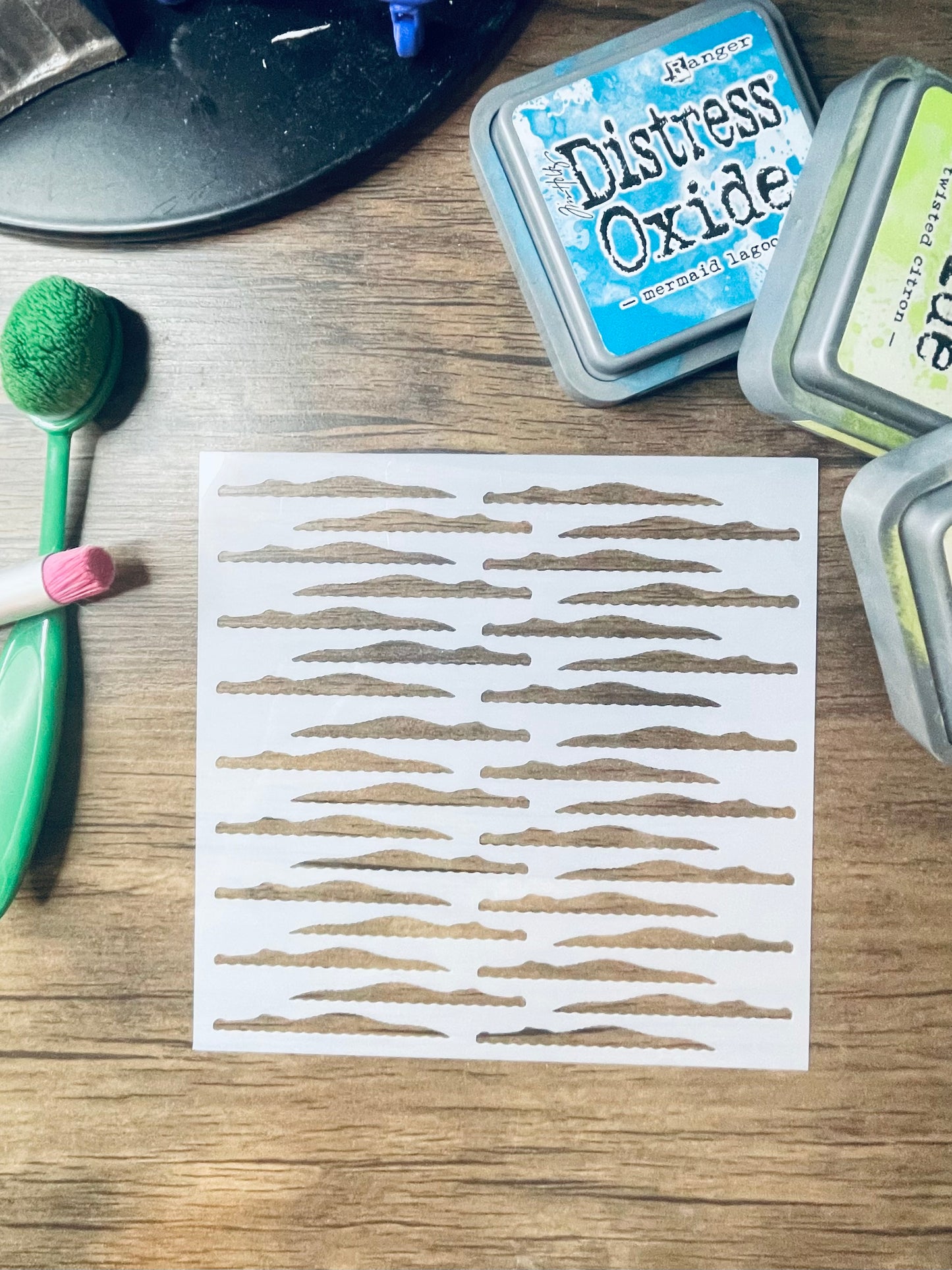 Gators Floating Pattern Stencil