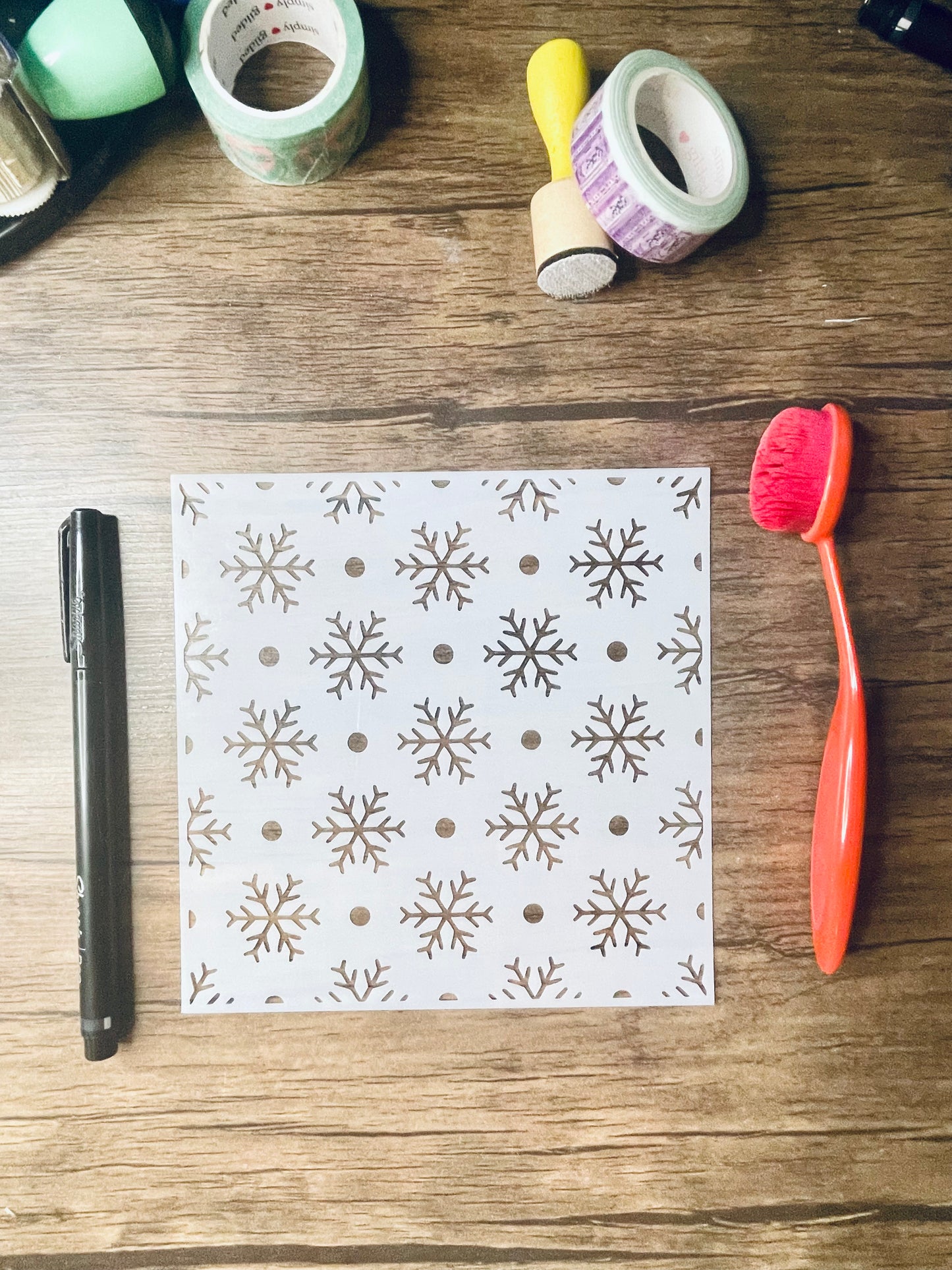 Snowflake and Dots Pattern Stencil