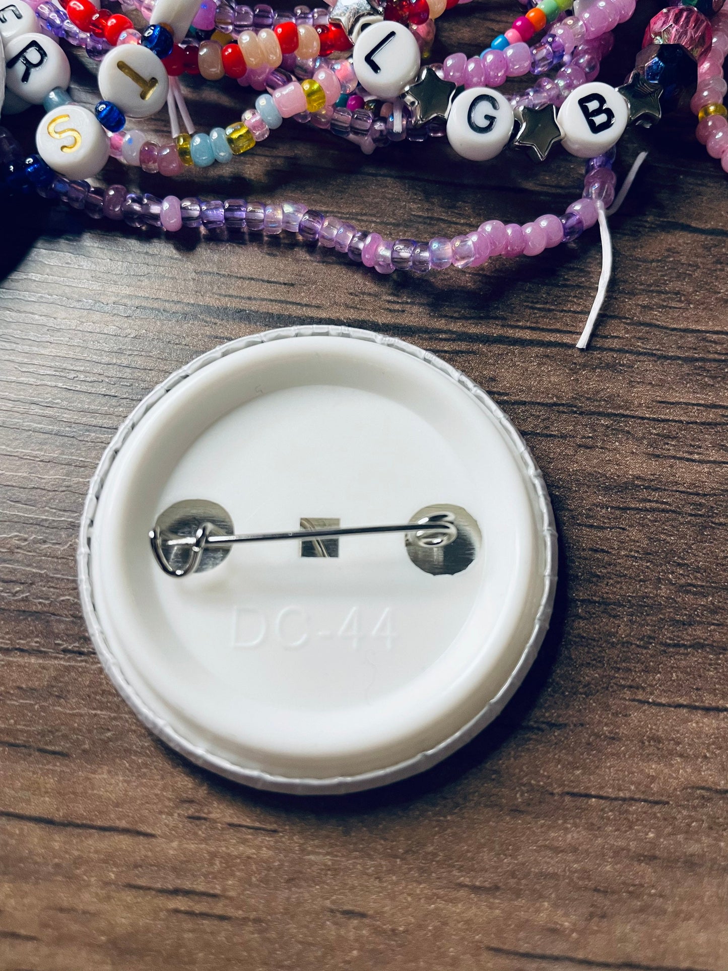 Friendship bracelet trading button