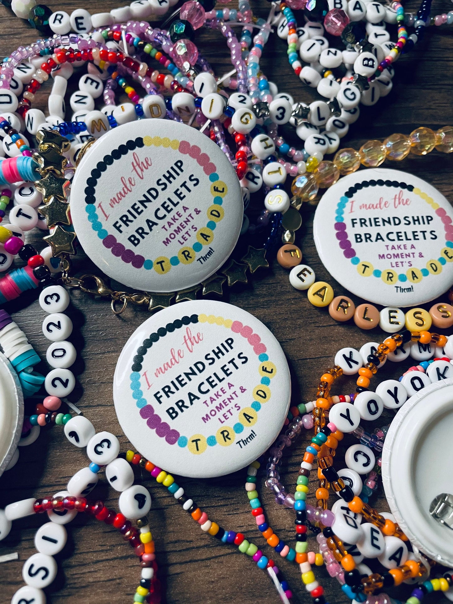 Friendship bracelet trading button