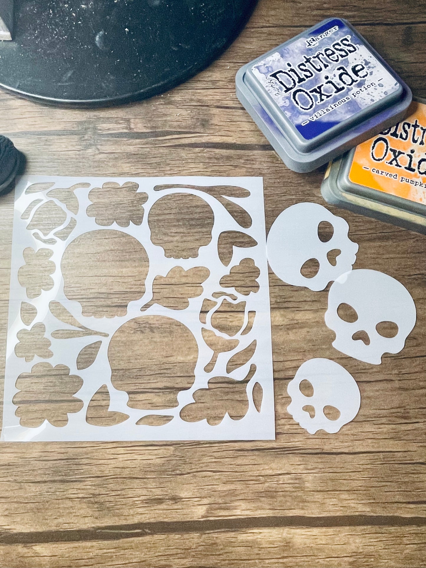 Skulls & Flowers Retro Vibes Stencil