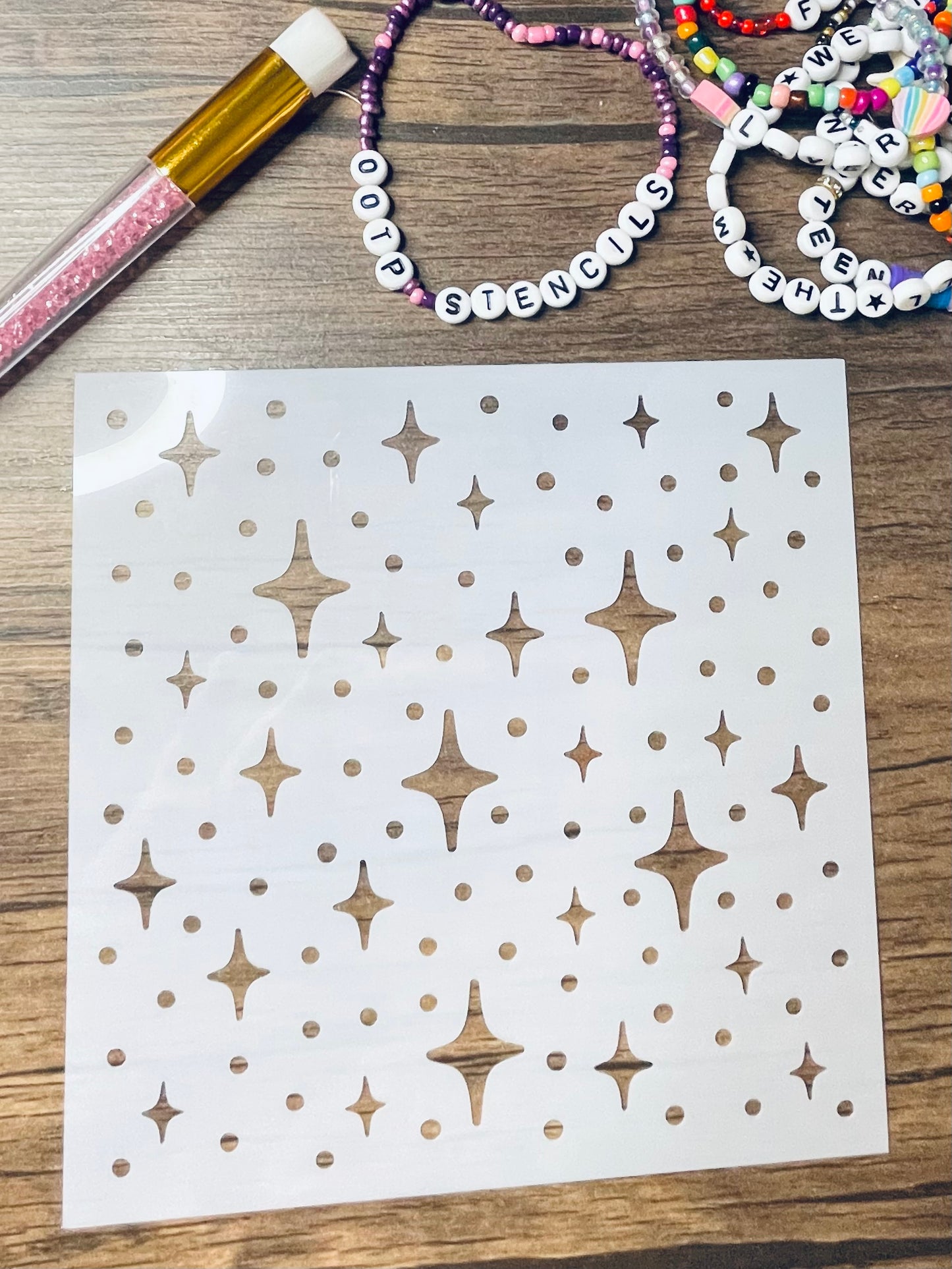 Glimmering Pattern Stencil
