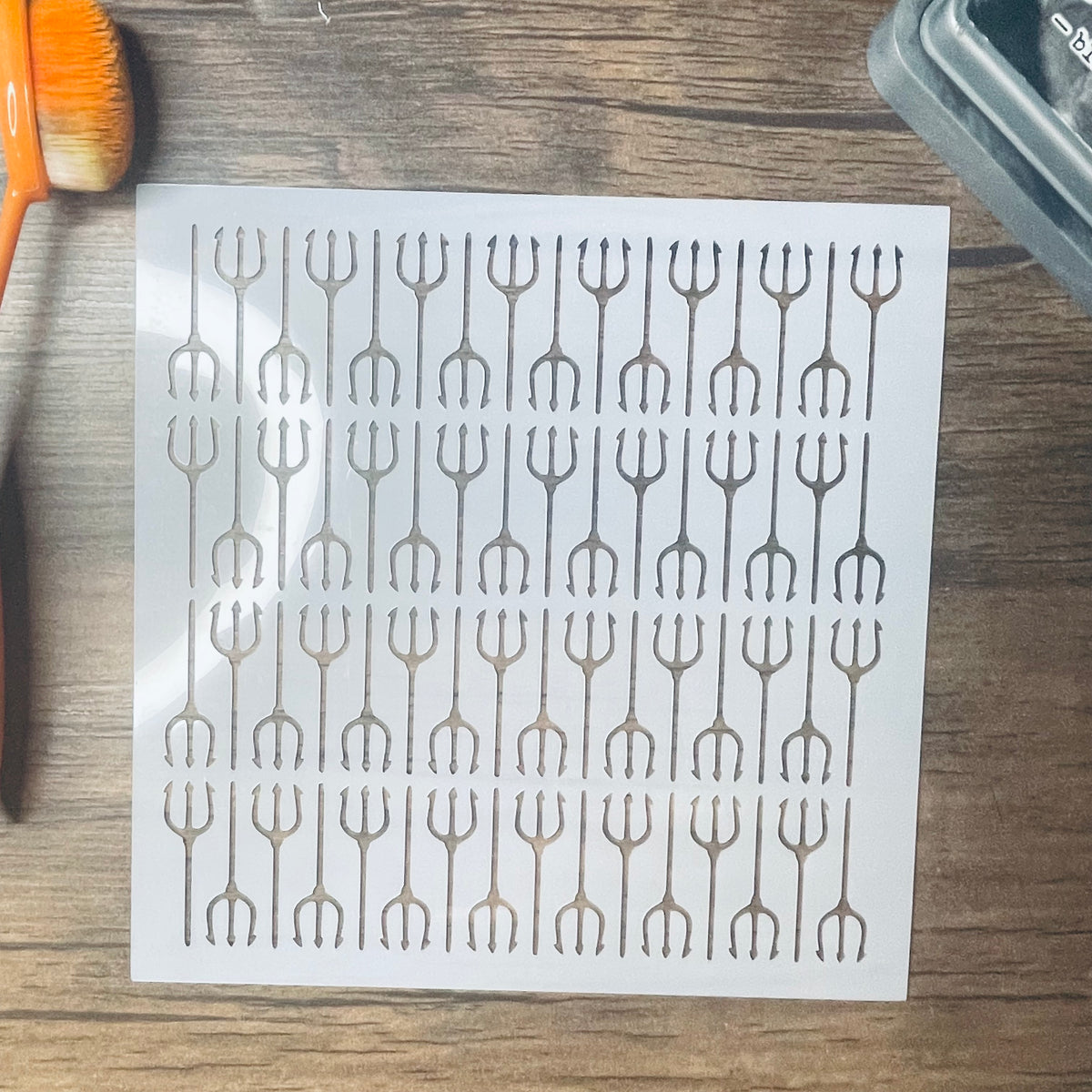 Alt Dense Devil's Pitchfork Pattern Stencil